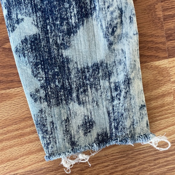 Rare MILEY CYRUS x MAX AZRIA Acid Wash Distressed Cutoff ANKLE Length JEANS 28 - Picture 2 of 9